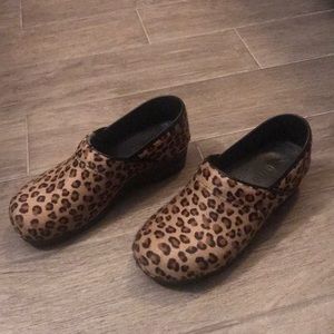 Leopard/ cheetah print Sanita Nursing clogs.